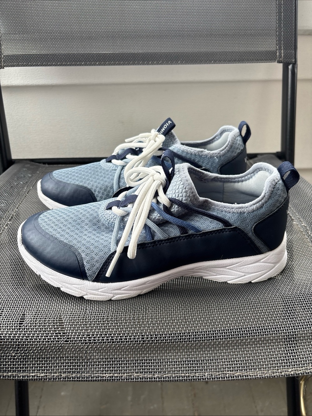 Vionic Zeliya women's mesh walking sneakers Size 6
